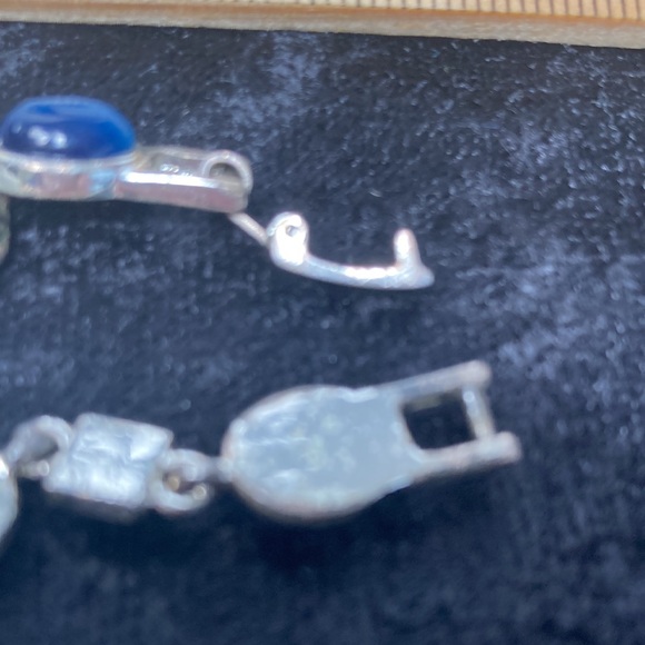 Blue Cats Eye Silver Tone Bracelet Light & Dark - Picture 12 of 13